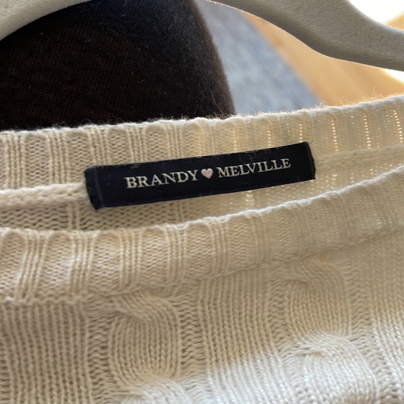 Cream cable knit long sleeve crop top. Brandy Melville. Never worn. - Picture 3 of 3